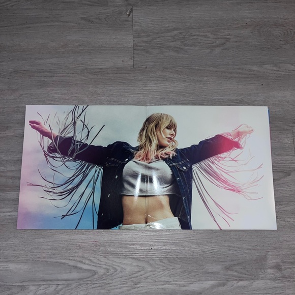 Pink and blue Taylor Swift Lover vinyl - Picture 3 of 5
